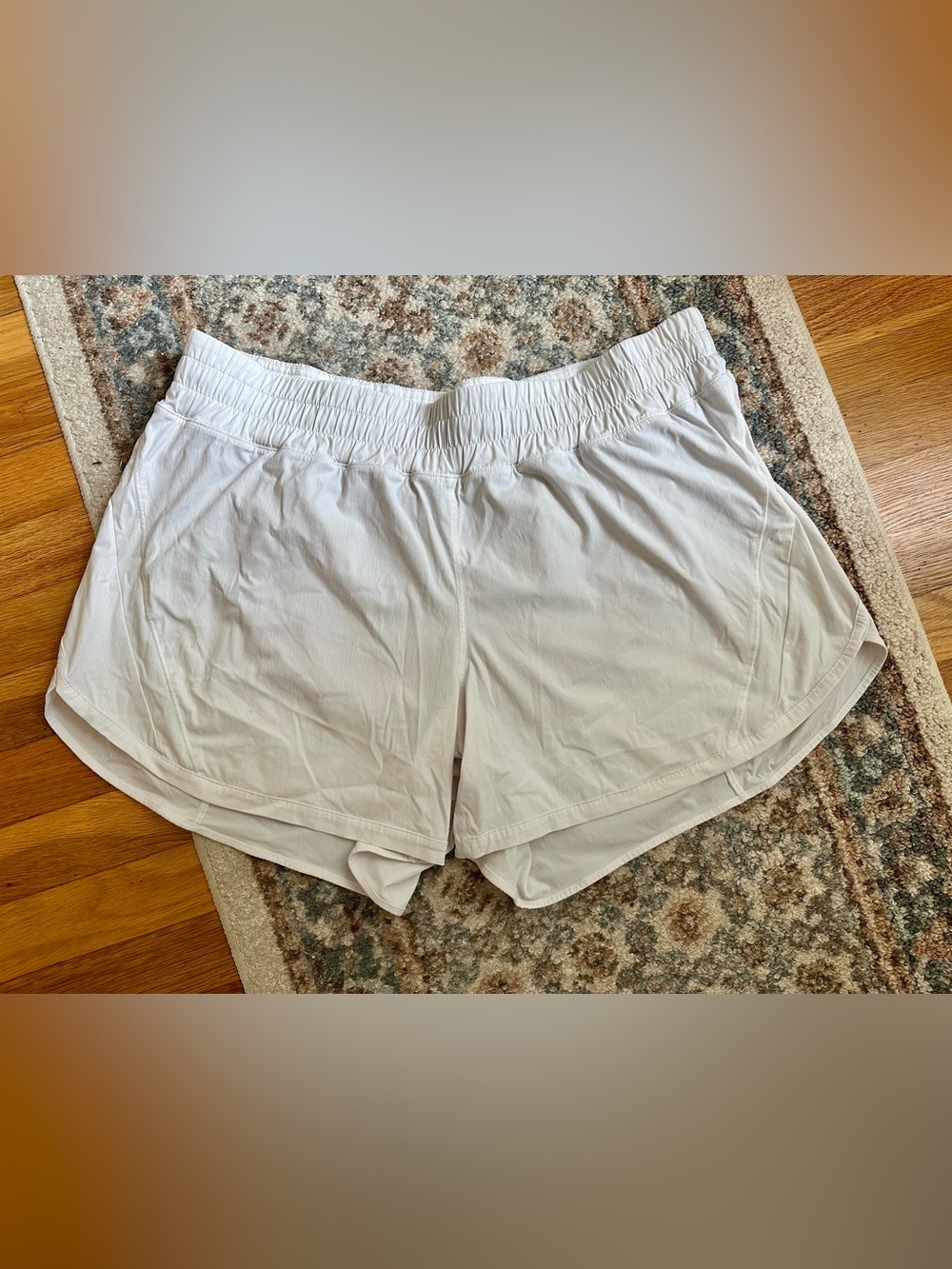 lululemon Track That White Womens Shorts Elastic Waist 5 in inseam Size 18